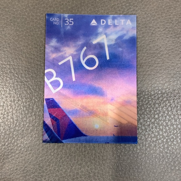 2015 DELTA AIRLINES BOEING 767-300ER #35 Aircraft Pilot TRADING CARD. - Picture 2 of 3